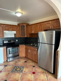Building Photo - 1005E
