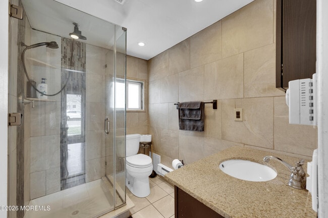 Building Photo - 14 Chestnut St