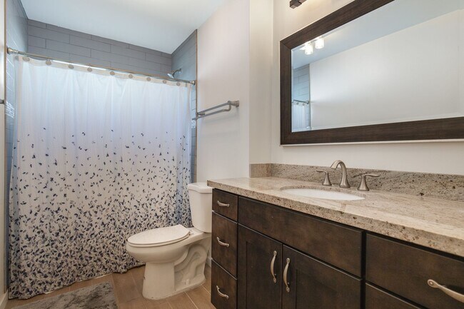 Building Photo - Cute 3 Bedroom 2 Bath In Phoenix!