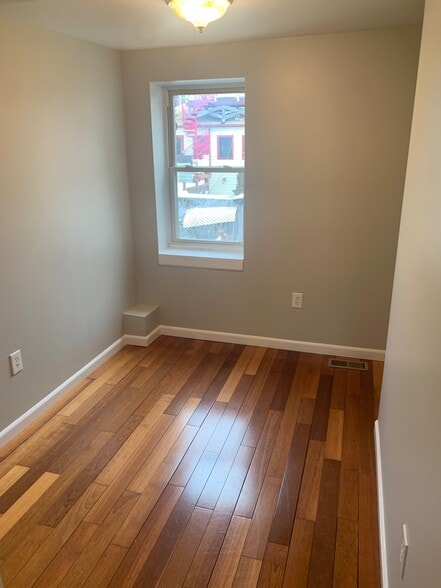 Building Photo - 117 S Wolfe St