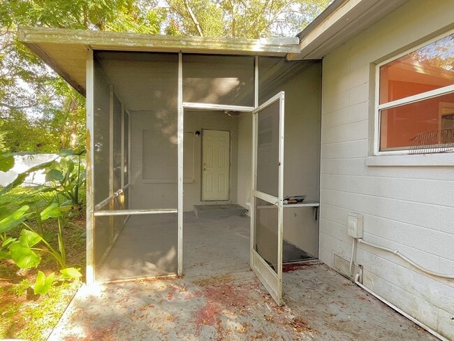 Building Photo - 2611 Pembrook Dr