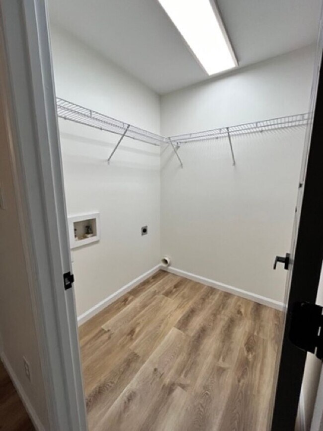 Building Photo - 204 Franklin Sq - Beautifully Updated Home in Bonaire