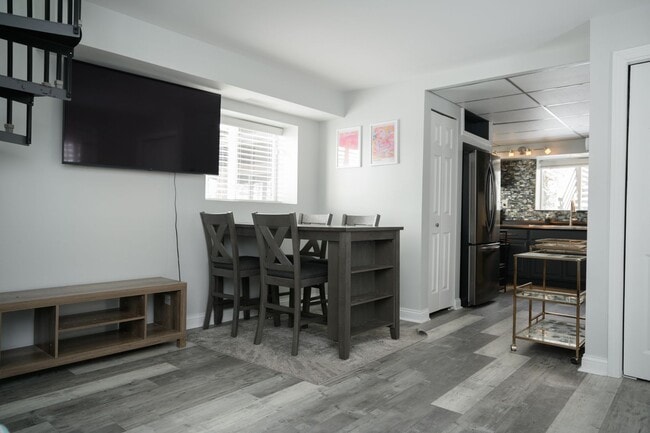 Building Photo - 2 bedroom / 2 bathroom home for rent in Cedar Lake