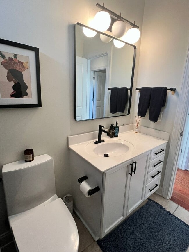 Building Photo - 724 Royal Bonnet Dr