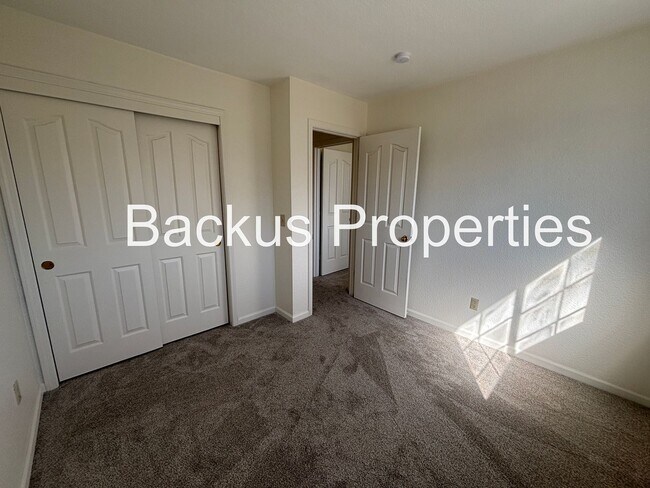 Building Photo - Great two-bedroom home at end of cul-de-sac