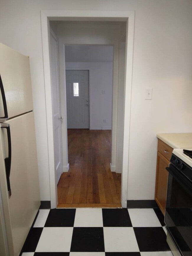 Building Photo - 810 Sullivan Ct