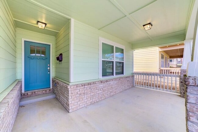 Building Photo - 4/2.5/2 New Construction Available Now!