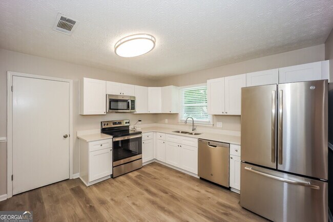 Building Photo - 4741 Cedar Lake Dr SE