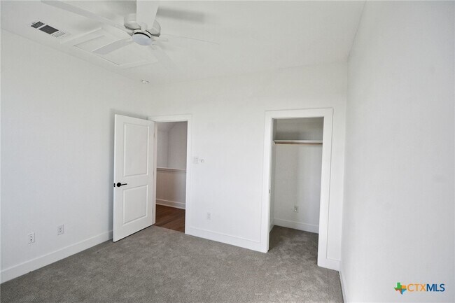 Building Photo - 421 Constance Dr