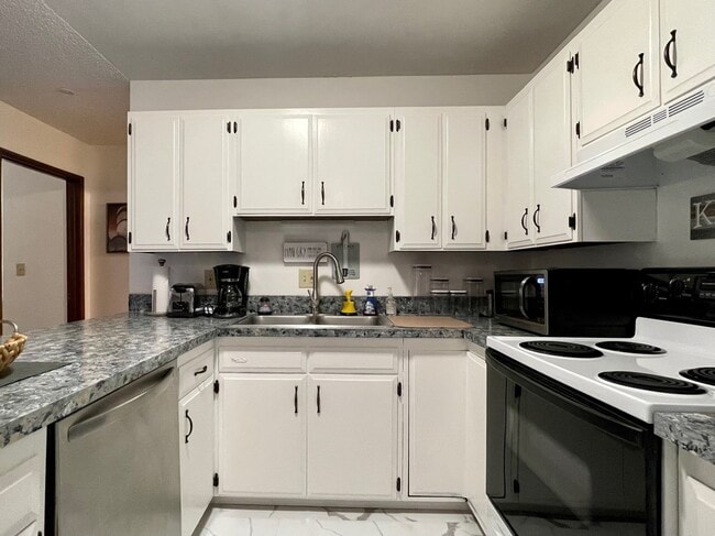 Building Photo - 1220 Glacier Ave