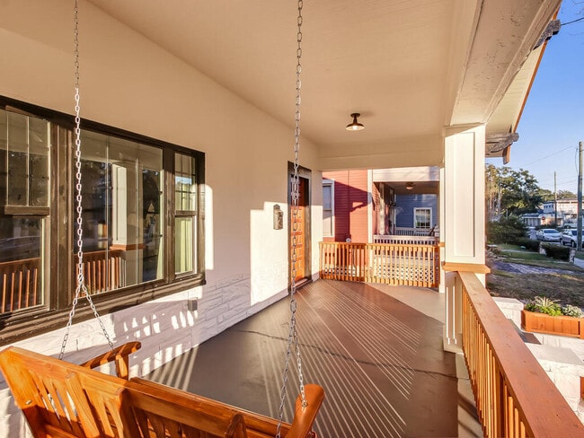 Building Photo - 419 E 3rd St