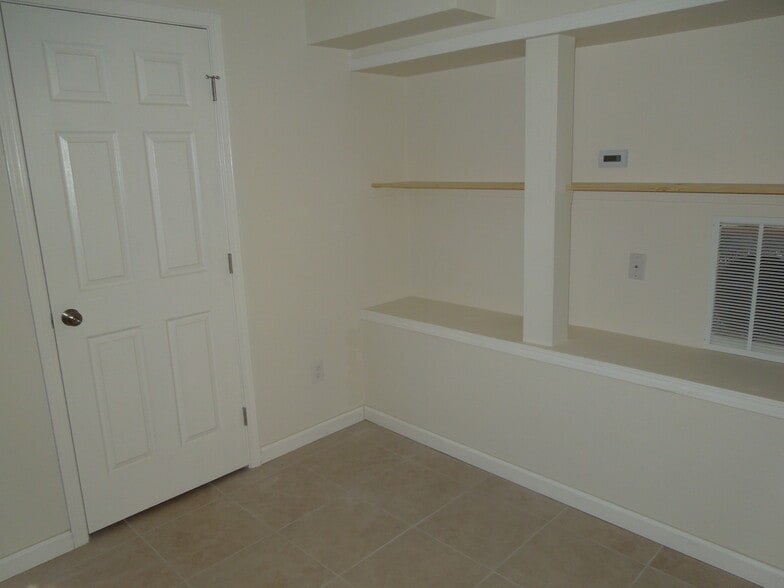 Building Photo - 250 Allen Dr