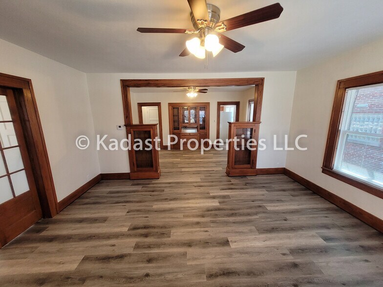 Living Room/ Dining Room - 1271 Prairie Ave