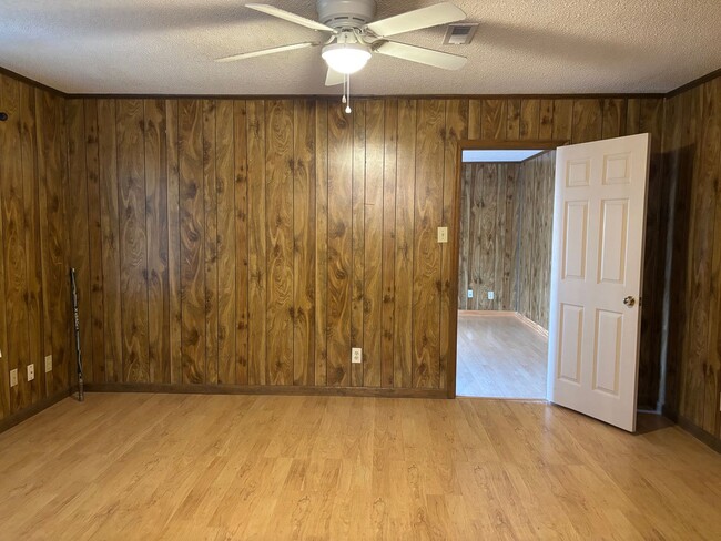 Building Photo - 1448