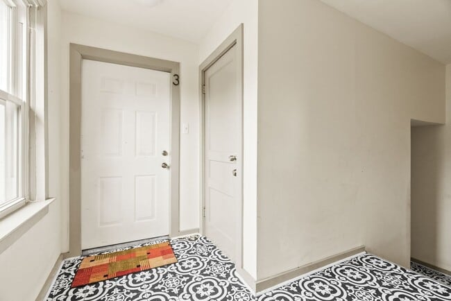 Building Photo - 1724 W 19th St