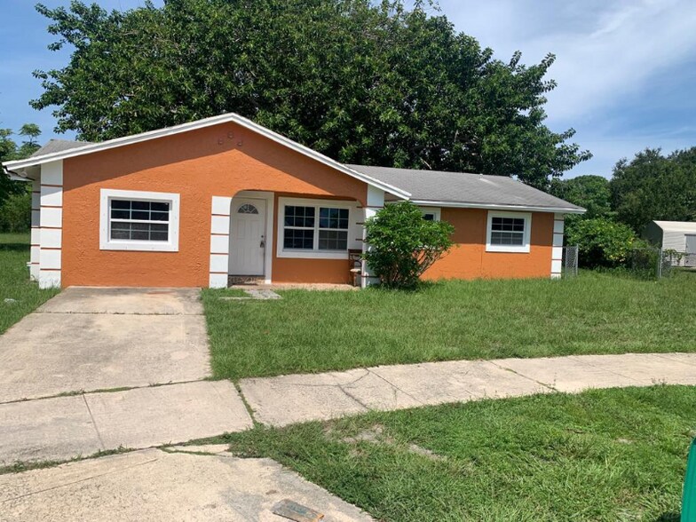 Building Photo - 2708 Walker Dr