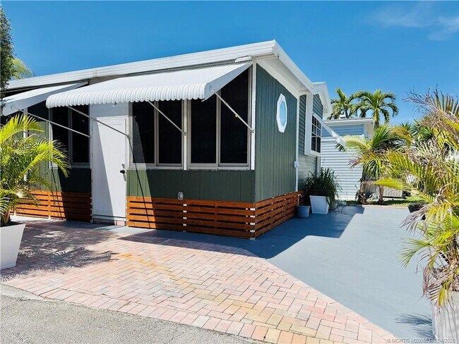 Building Photo - 10851 S Ocean Dr