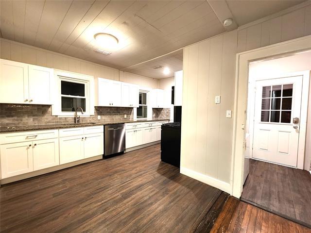 Building Photo - 2114 N Elm St