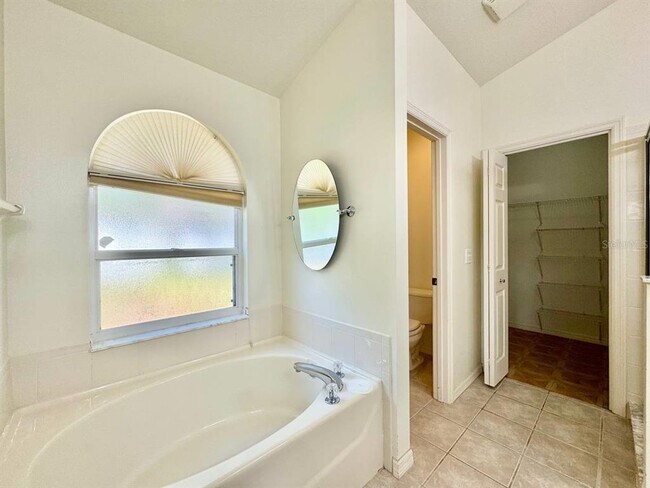 Building Photo - 22537 Roderick Dr