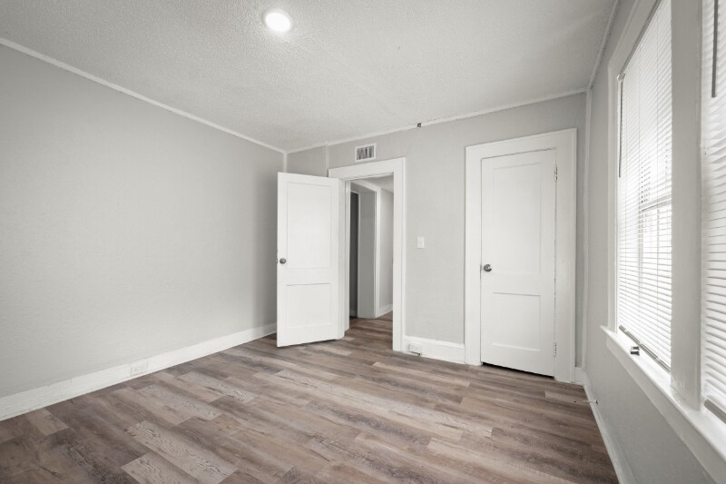 Building Photo - 3524 Boulevard