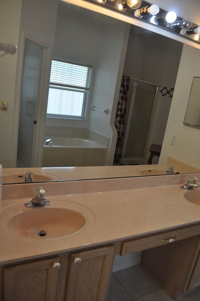 Building Photo - Lovely home in Pine Lakes