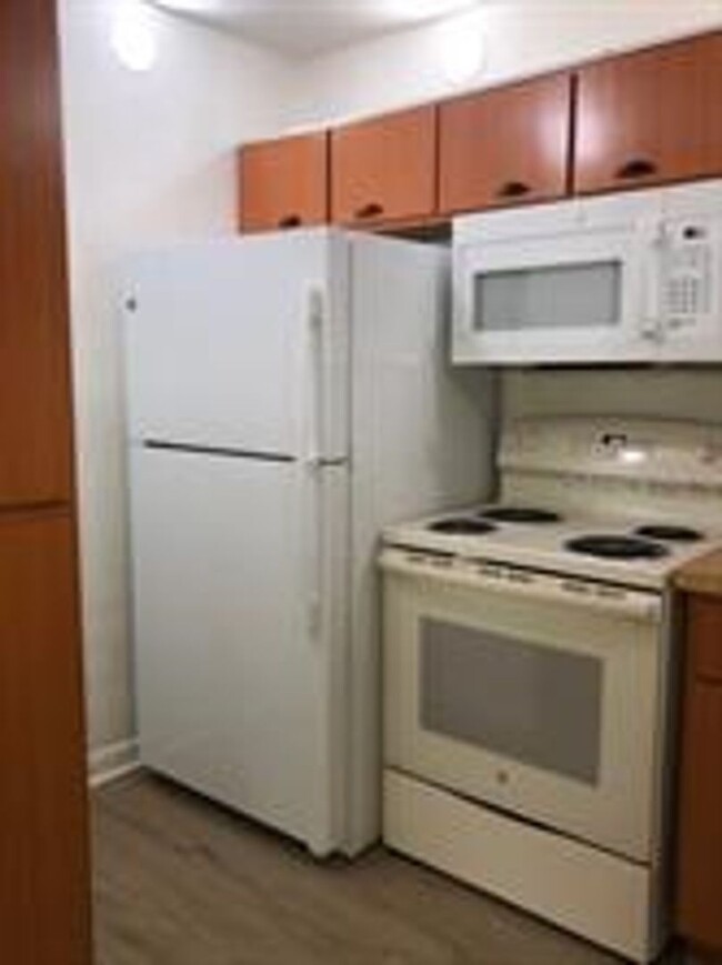 Building Photo - Remodeled 2 Bedroom, 2 Bath Condo in The P...