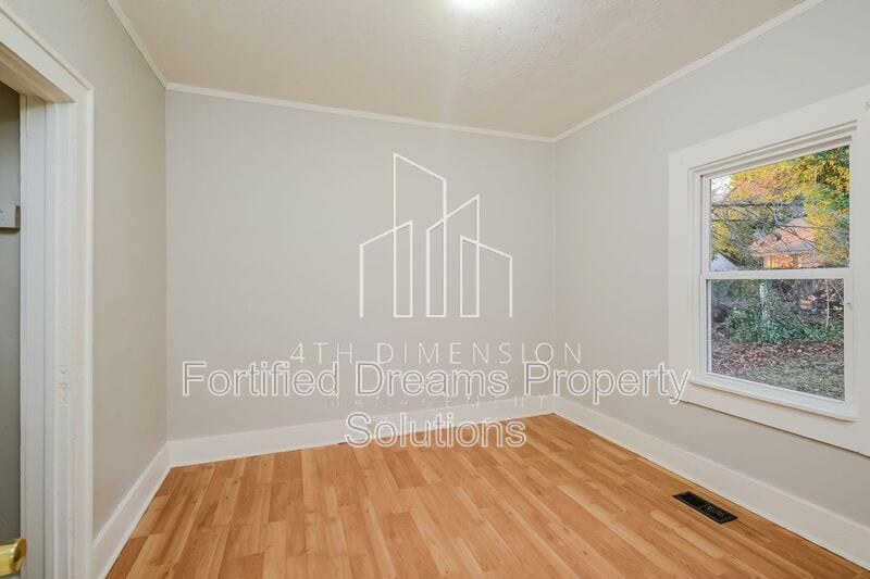 Building Photo - 918 Camel Ave