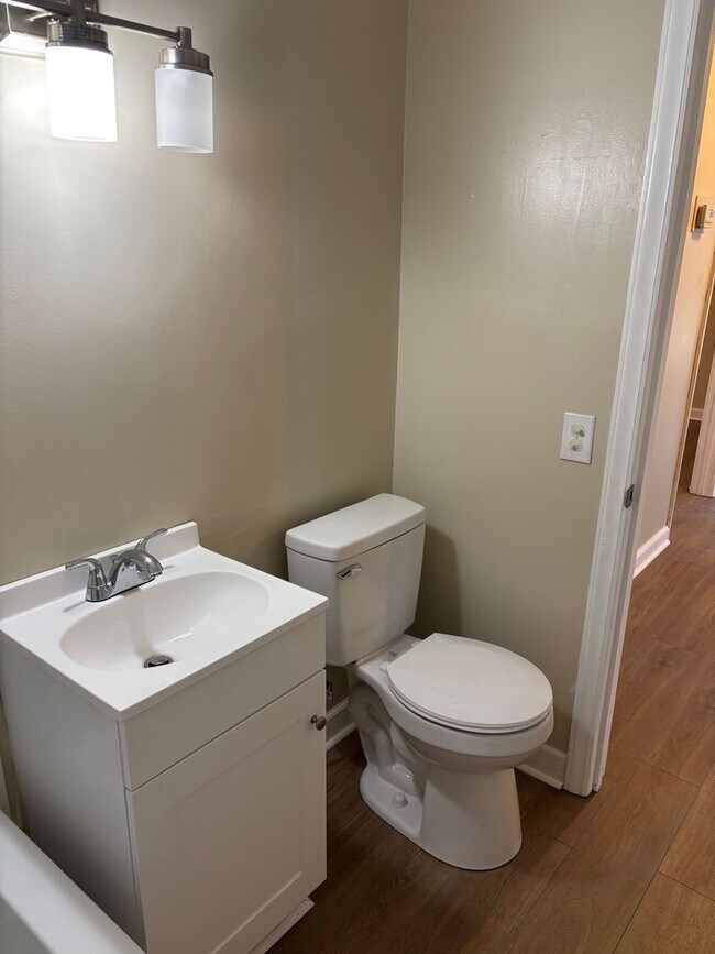 Building Photo - 3 BED, 1 BATH BRICK HOME LOCATED IN ASHEBORO