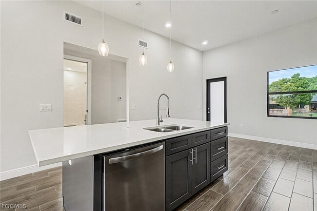 Building Photo - 3013 4th St SW