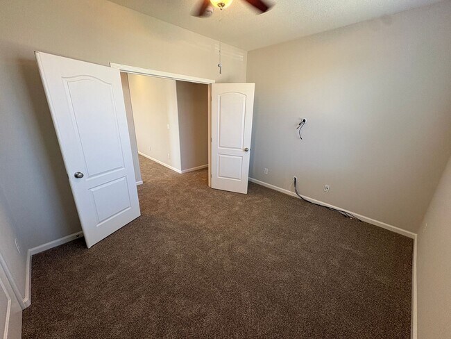 Building Photo - 1332 Tuolumne Way