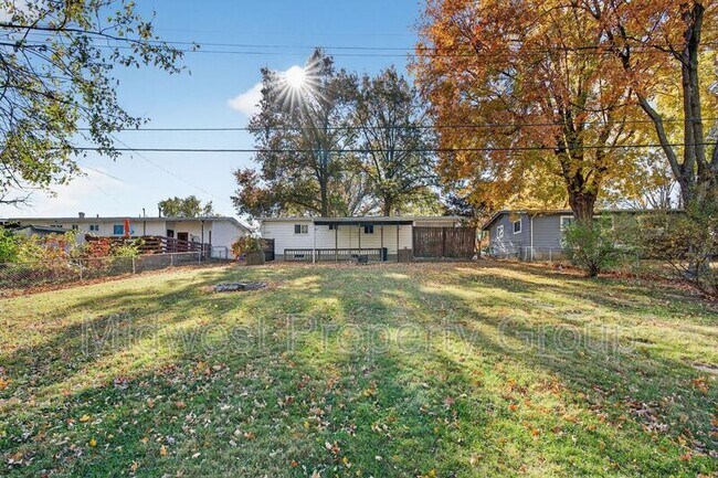 Building Photo - 535 Bardot Dr