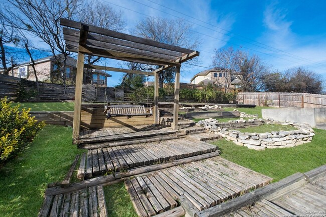 Building Photo - Beautiful, fully remodeled 3 bedroom, 2.5 ...