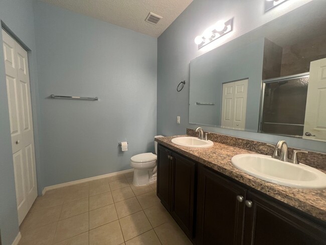 Building Photo - Beautiful 3 bedroom 2 bathroom pool home