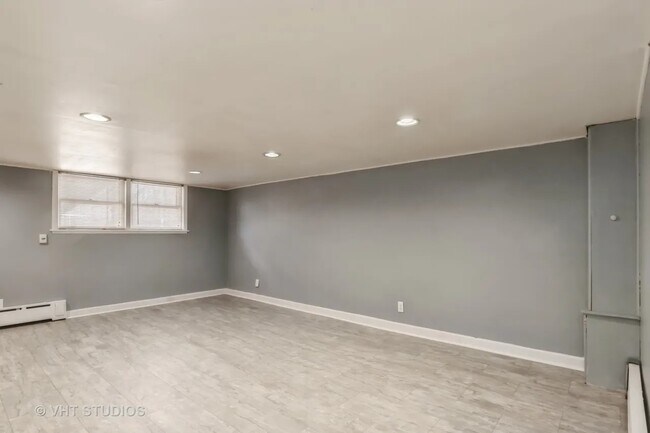 Building Photo - 942 Raleigh Rd