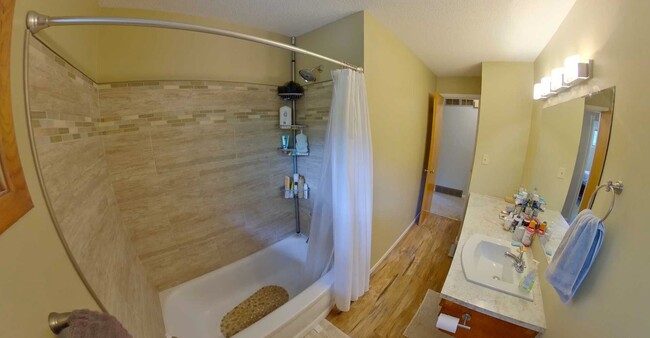Building Photo - 3D Tour Available - Garage Parking + Sun R...