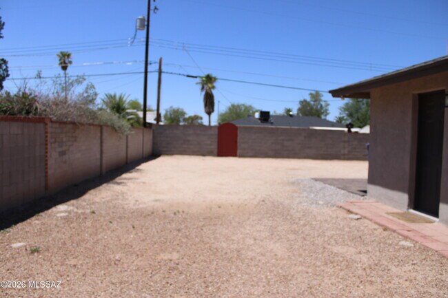 Building Photo - 6526 E Calle Dened
