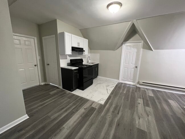 Building Photo - 544 Sanford Ave