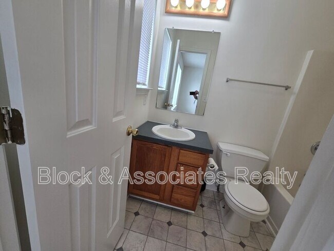 Building Photo - 308 Westbrook Ct