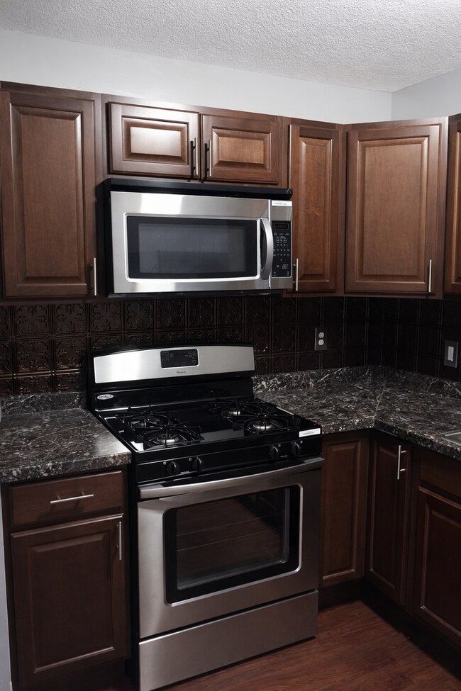 Interior Photo - 319-8TH