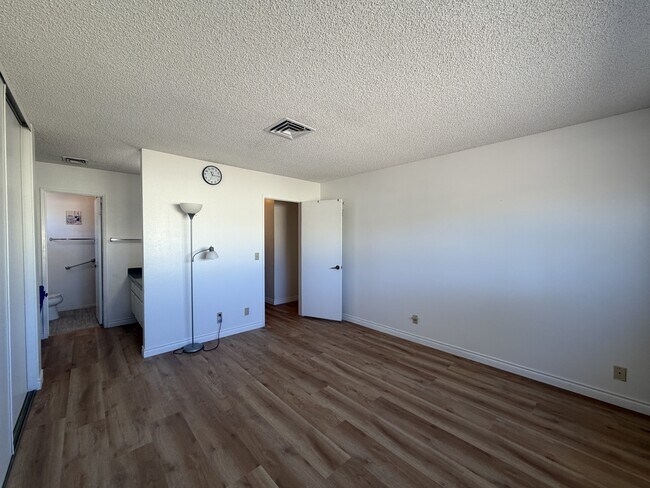 Building Photo - 6822 Endora Dr