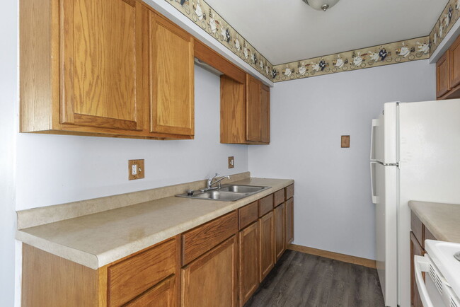 Building Photo - 535 W Lies Rd