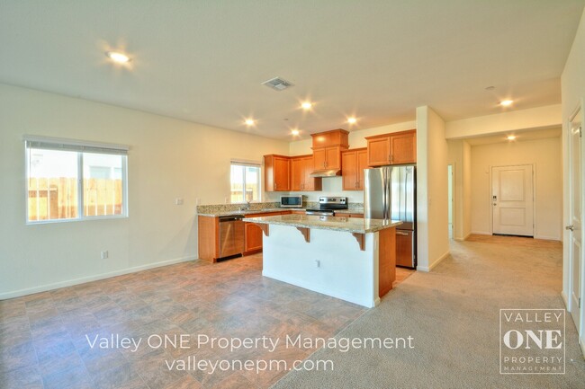 Building Photo - 933 Tipton Ln