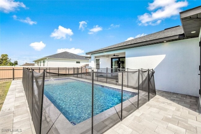 Building Photo - 502 SW 25th Pl