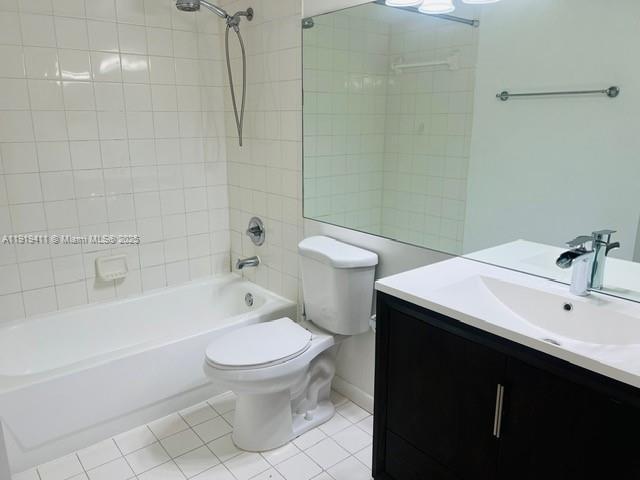 Building Photo - 19601 E Country Club Dr