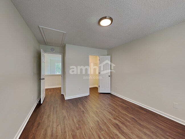 Building Photo - 8 Smokehouse Dr