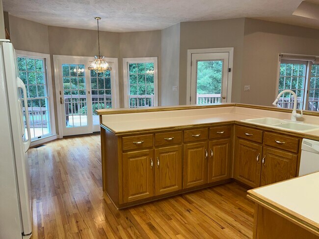 Building Photo - 160 Winged Elm Cir