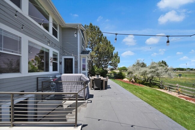 Building Photo - Welcome Home to this beautiful 5-bedroom h...