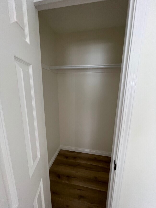 Building Photo - 1385 N Marengo Ave