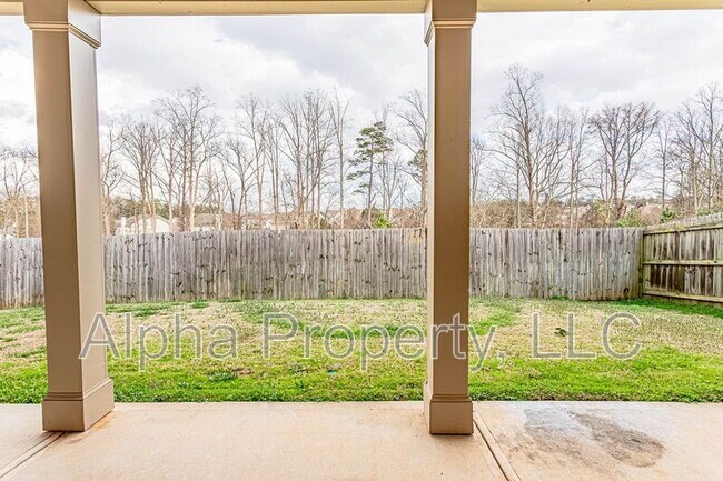Building Photo - 256 Oak Branch Dr