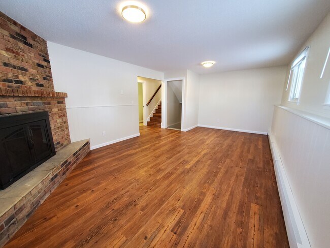 Building Photo - 2861 Longfellow Rd N